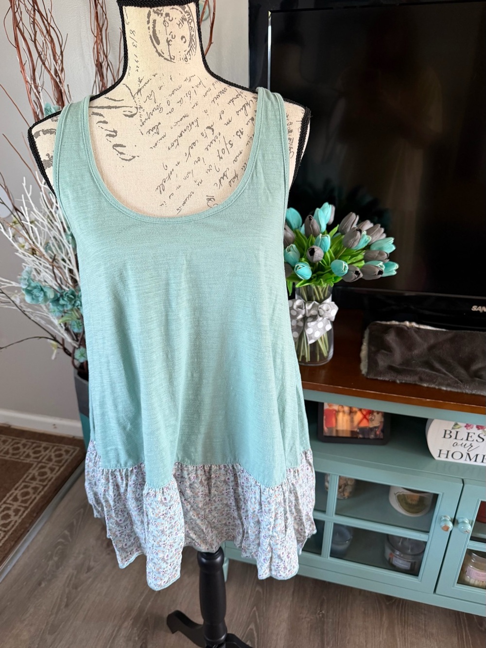 Umgee Mint Scoop Neck Tank Top with Floral Hem Size Small